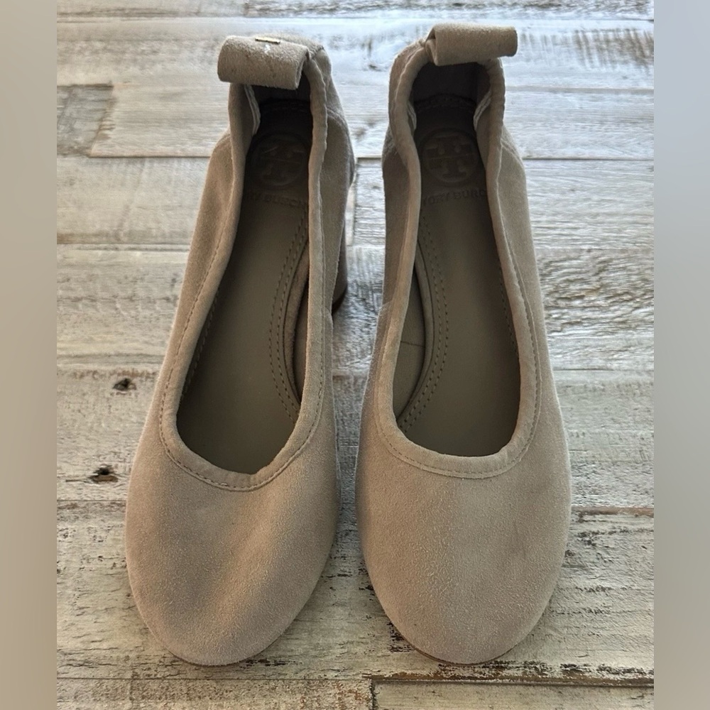 Tory Burch Therese 65MM Suede Pumps in Dust Storm Size US 5.5 $288 EUC - Picture 4 of 11